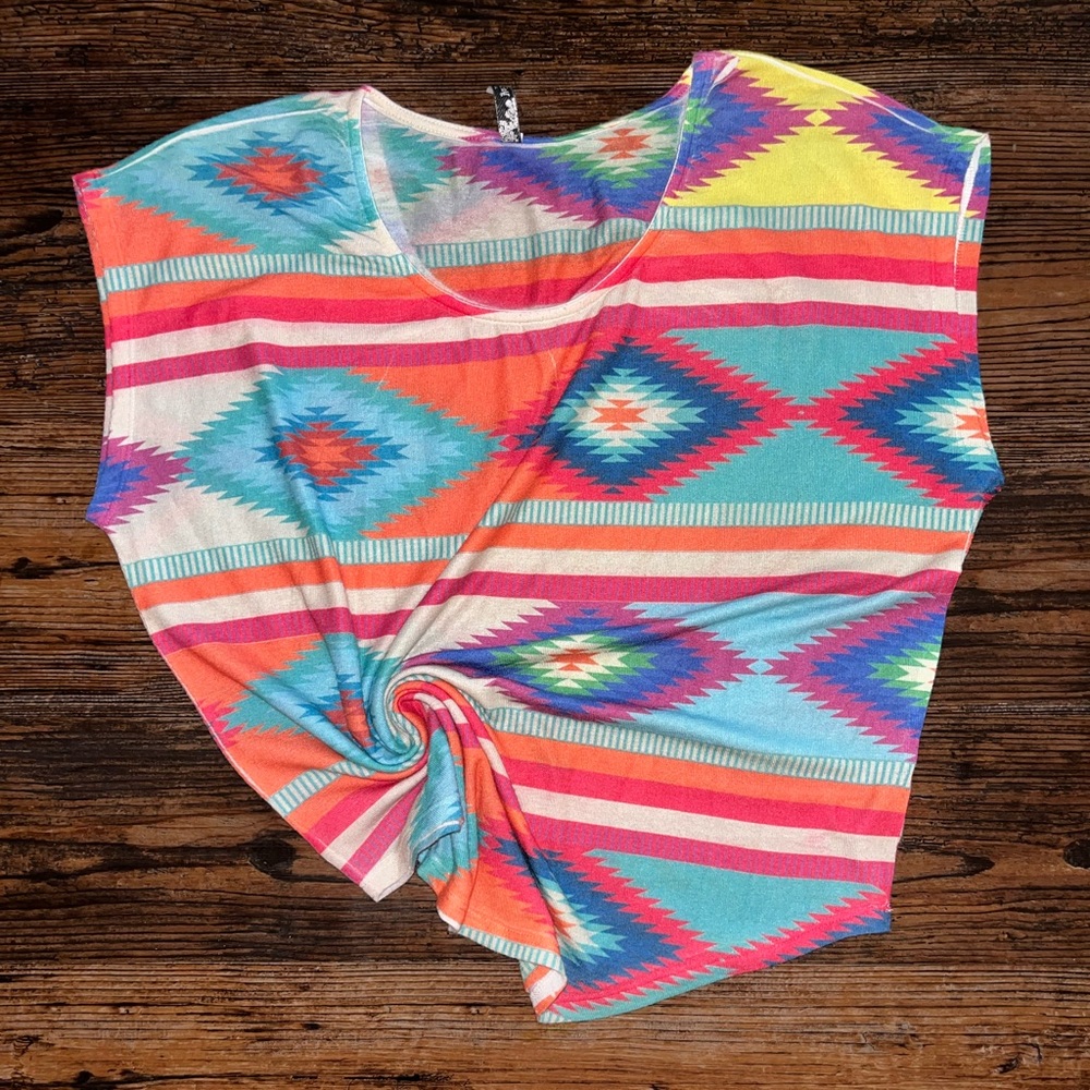 Yahada- aztec multicolored short sleeve